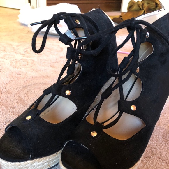NWOT Black wedges Chase + Chloe - Picture 2 of 5